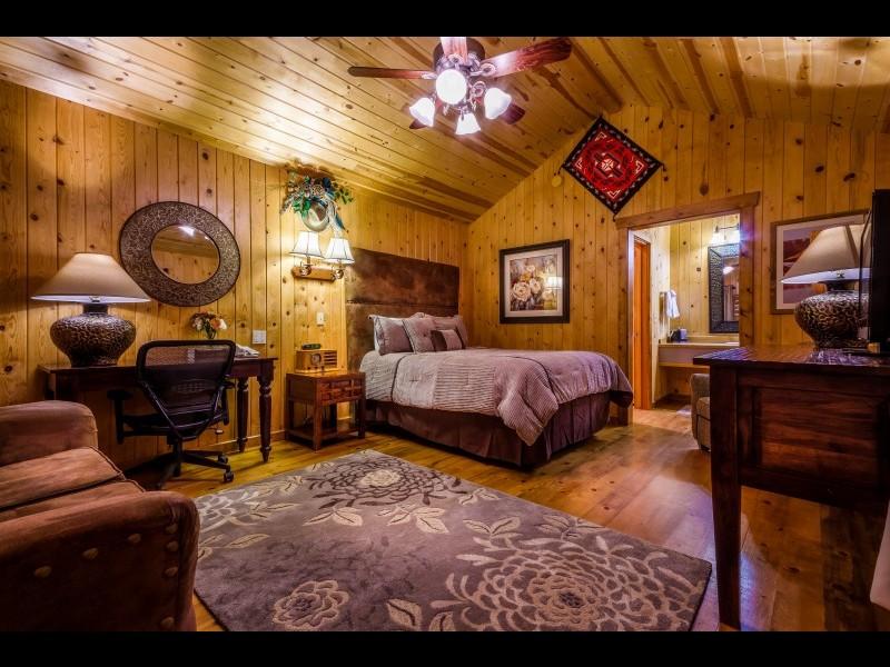Desert Rose Inn and Cabins